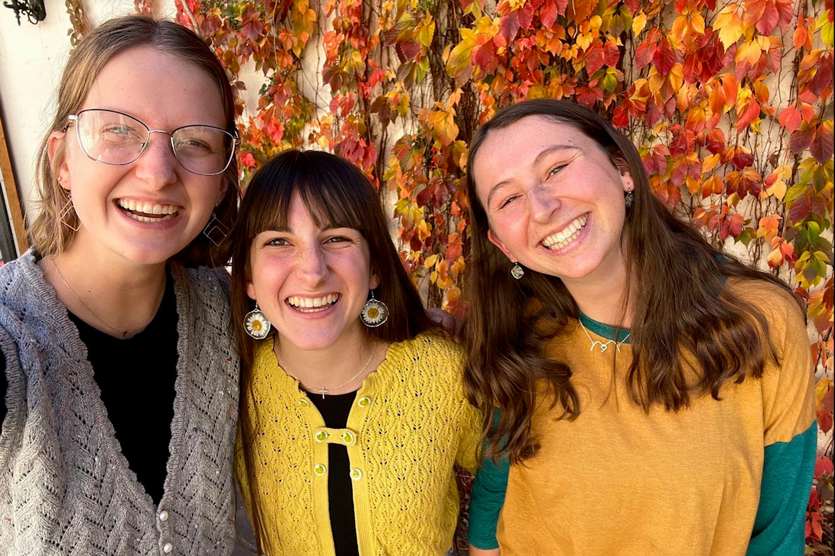 Beth Thompson ’26, Emily Bennett ’26, and Cassidy Craige ’25 in Cossitt Amphitheater. Photo provided by Emily Bennett