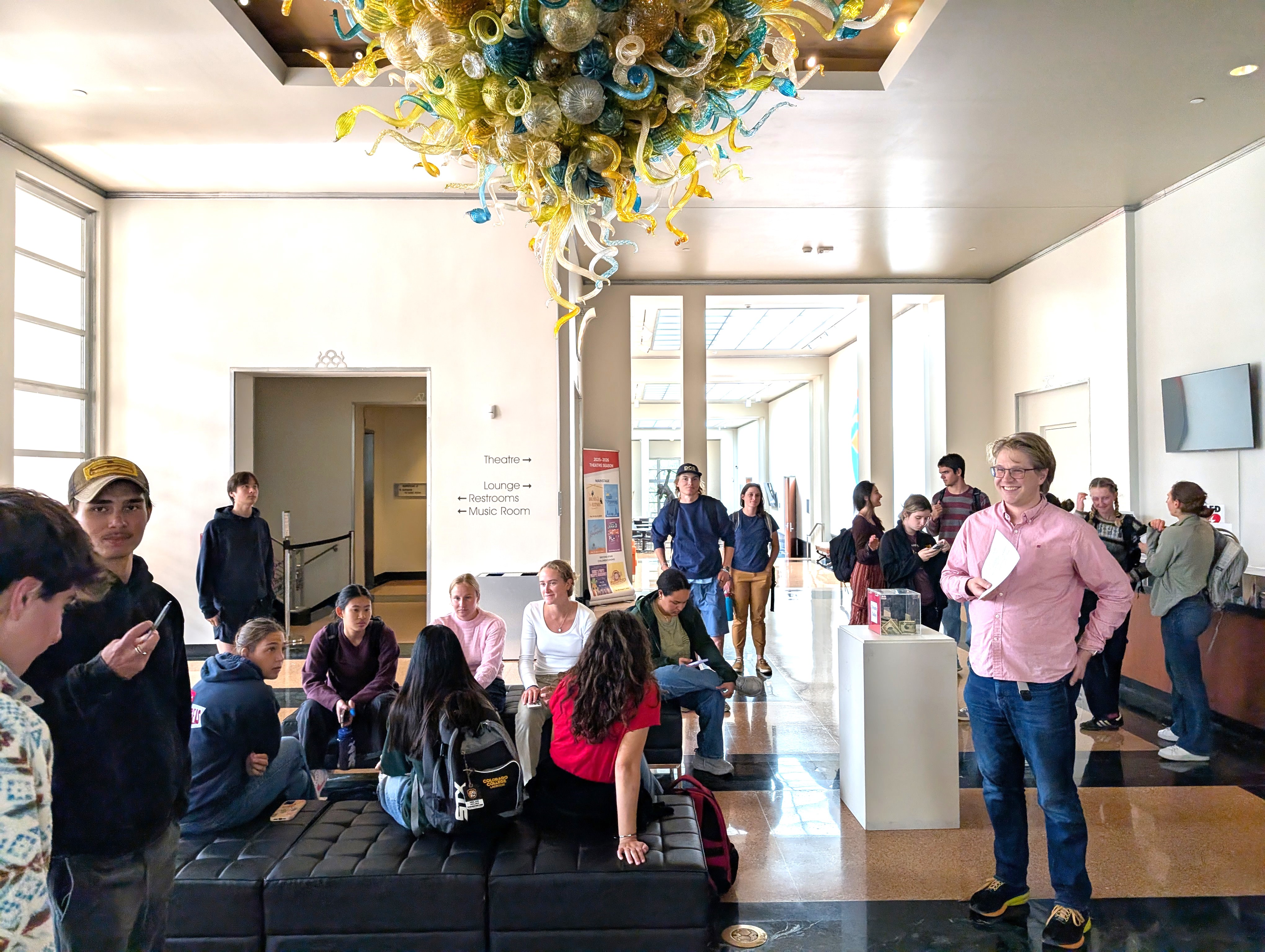 <span class="cc-gallery-credit"></span>