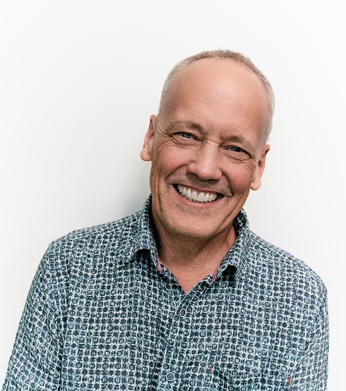 Headshot of Dee Bradley Baker '86