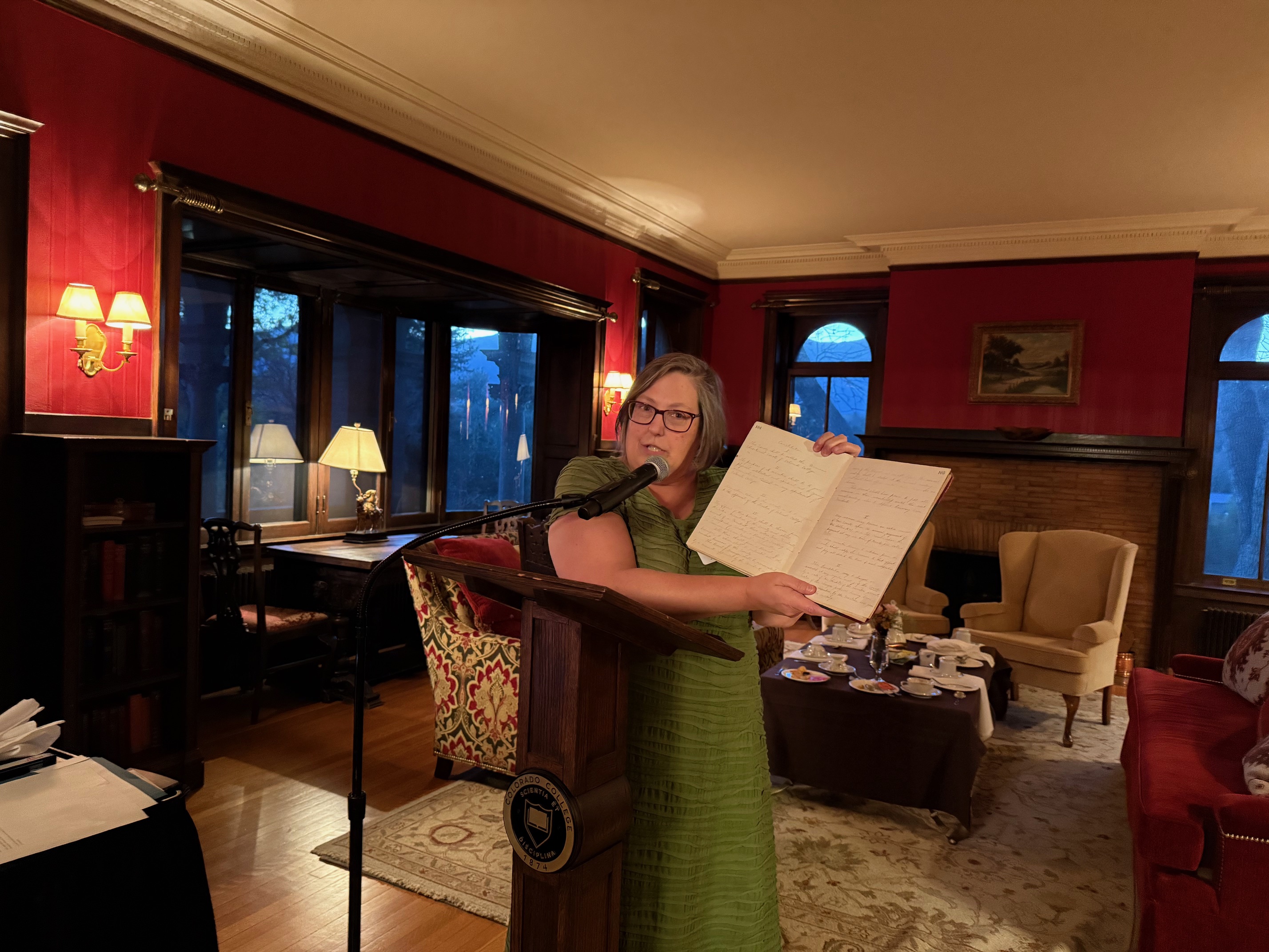 <span class="cc-gallery-credit"></span>