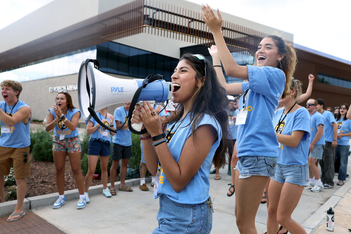 orientation leader
